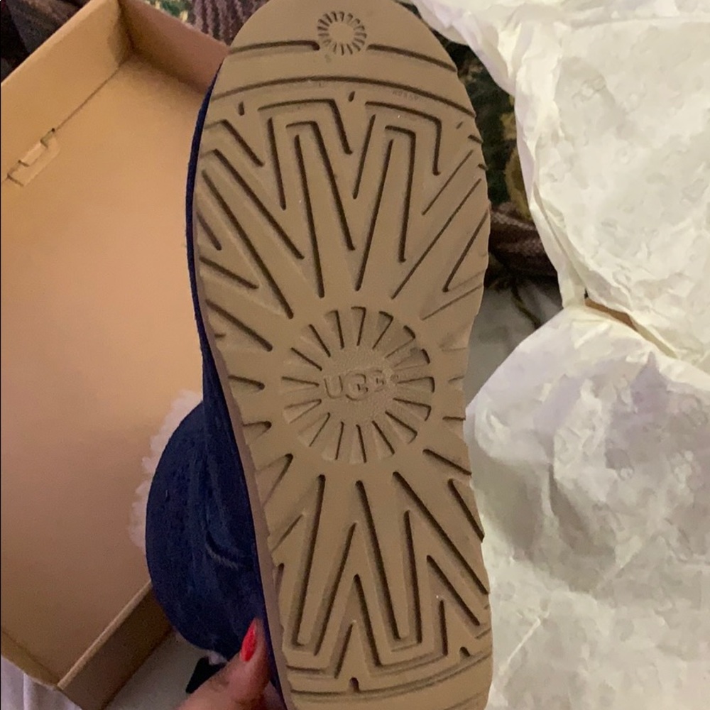 Uggs - Picture 4 of 4